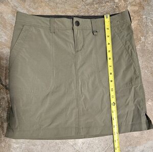 REI Stretch Skort Khaki Women's Sz 2